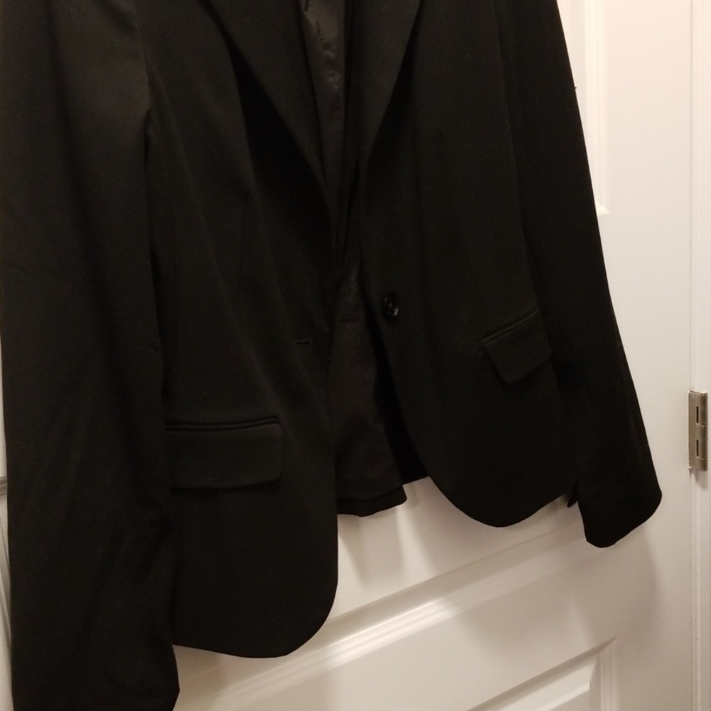 Classic one button blazer - Picture 2 of 3